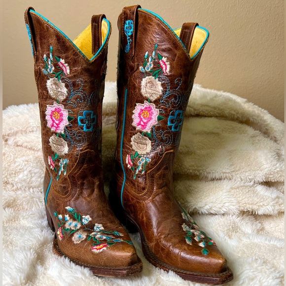 Macy Bean girls embroidered flower boots size 4